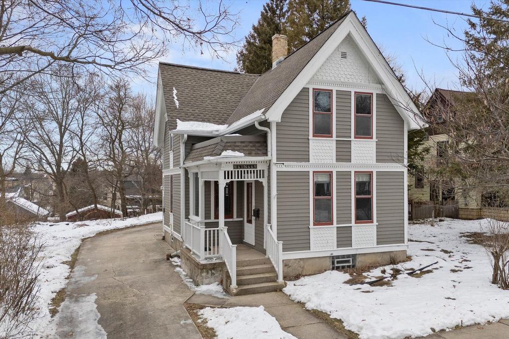 W61N669 Mequon AVENUE, Cedarburg, WI 53012