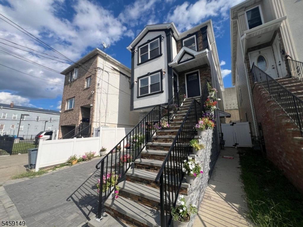 208 Atlantic St, Elizabeth City, NJ 07206 — exterior
