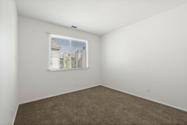 445 Almond Dr #64, Lodi, CA 95240