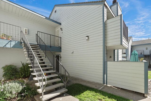 445 Almond Dr #64, Lodi, CA 95240