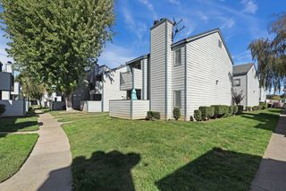 445 Almond Dr #64, Lodi, CA 95240