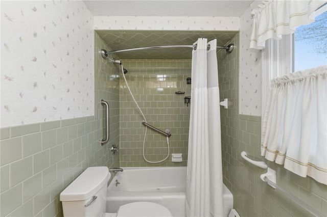 137 Monterey Drive, West Warwick, RI 02893