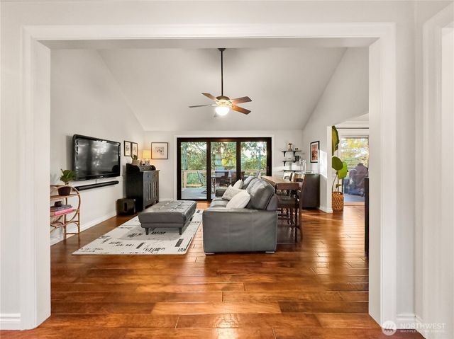 4017 239th Place SE, Sammamish, WA 98029