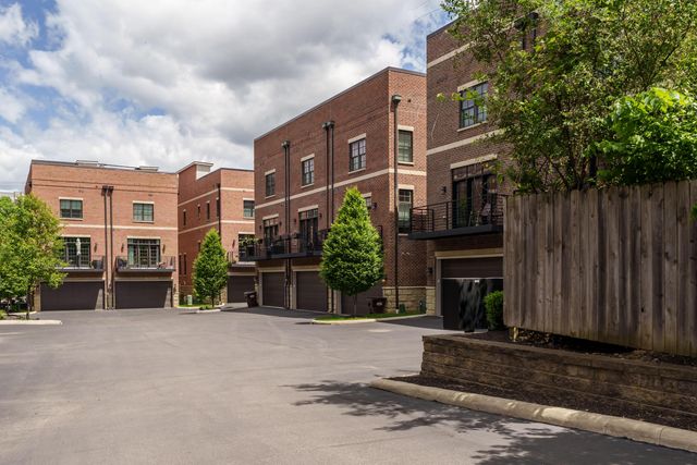 895 S Wall Street, Columbus, OH 43206