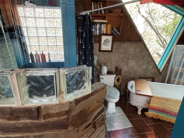 907 Deertrail DR, San Marcos, TX 78666