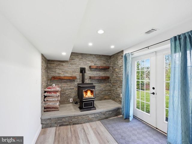 12140 BRENT TOWN RD, Midland, VA 22728