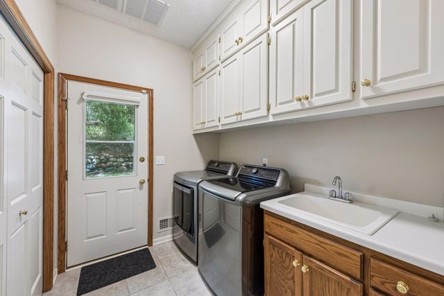 823 Hidden Meadow Trail, Eagan, MN 55123