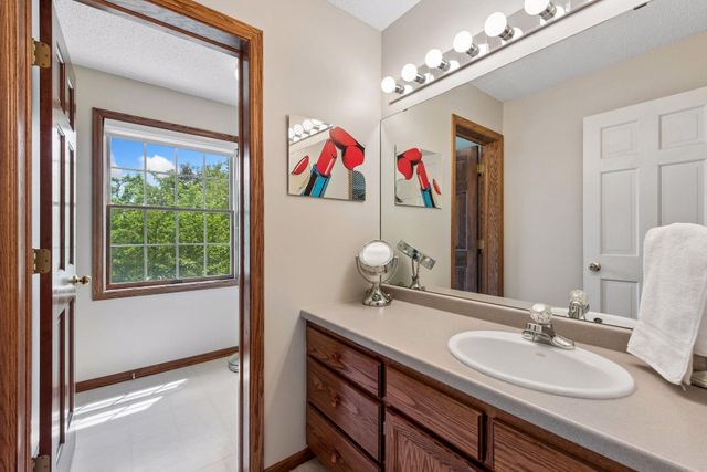 823 Hidden Meadow Trail, Eagan, MN 55123