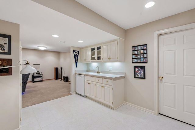 823 Hidden Meadow Trail, Eagan, MN 55123