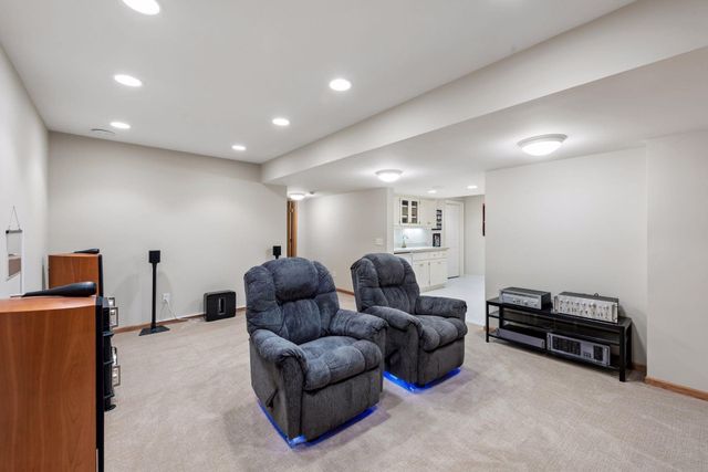 823 Hidden Meadow Trail, Eagan, MN 55123