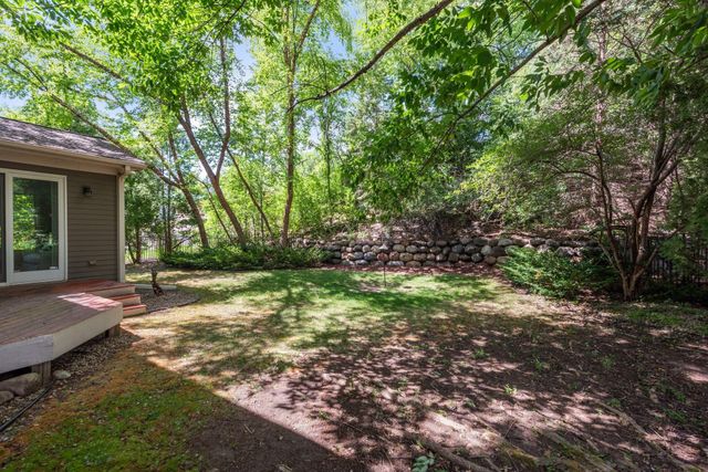 823 Hidden Meadow Trail, Eagan, MN 55123