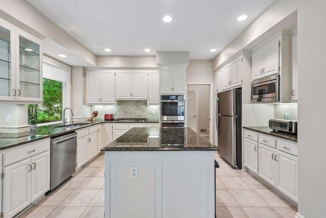 823 Hidden Meadow Trail, Eagan, MN 55123