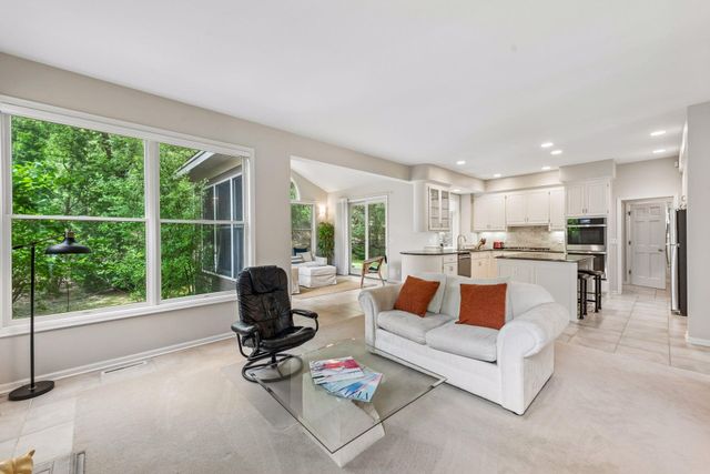 823 Hidden Meadow Trail, Eagan, MN 55123
