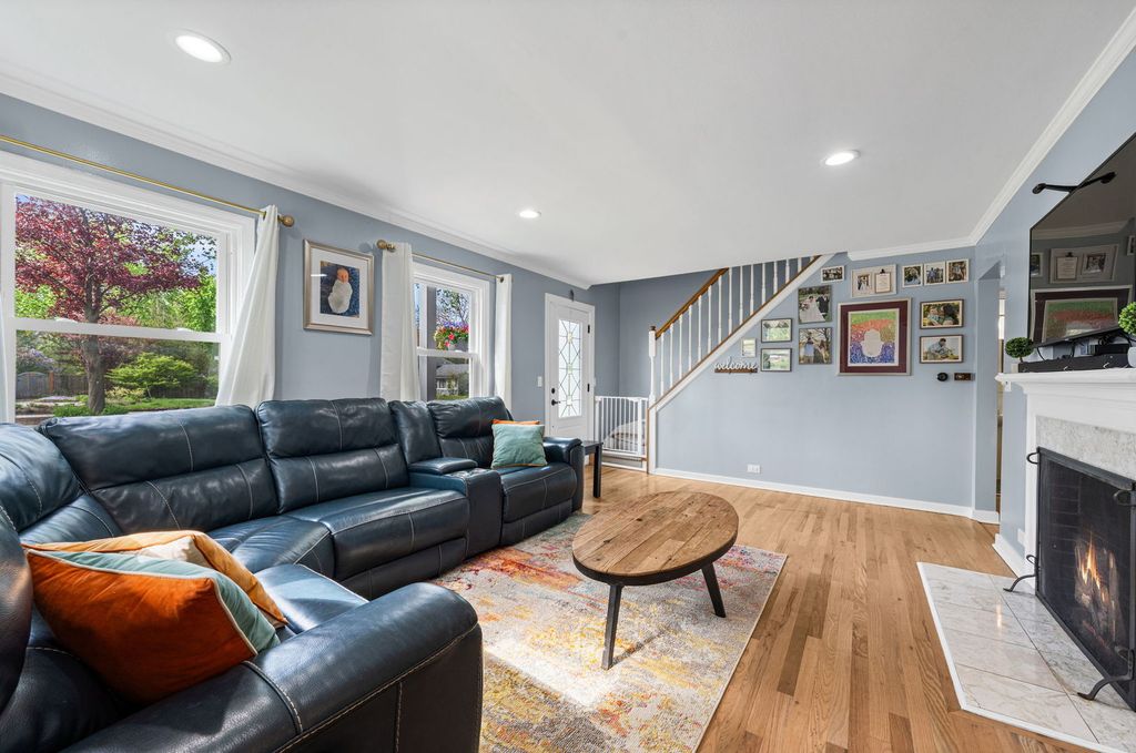 Image 2 of property listing at 1160 Hazel Avenue, Deerfield, IL 60015