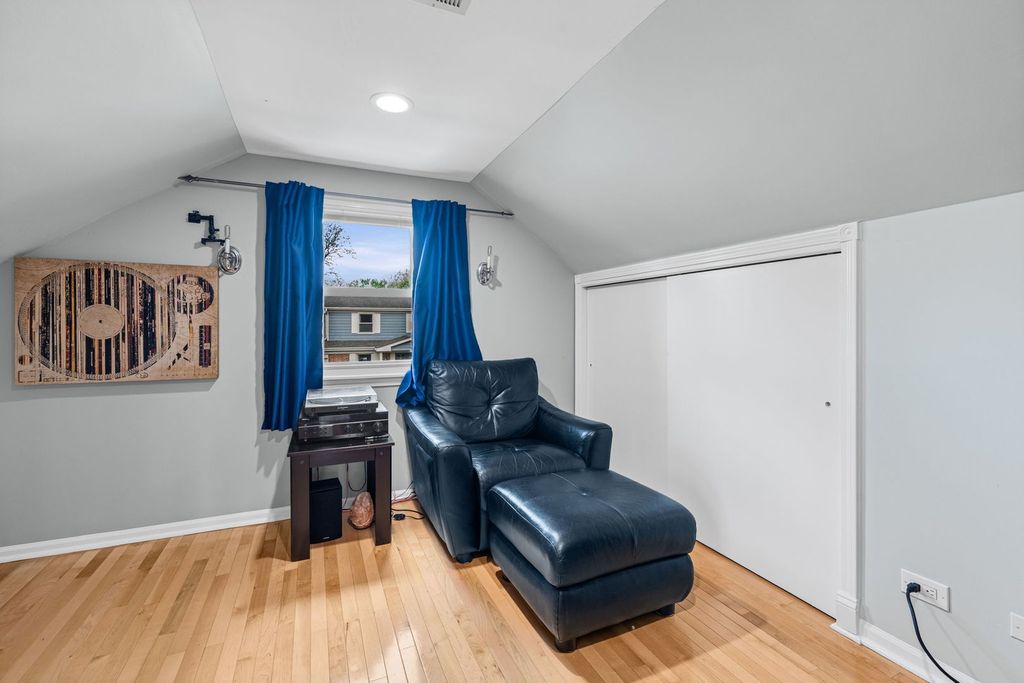 Image 12 of property listing at 1160 Hazel Avenue, Deerfield, IL 60015