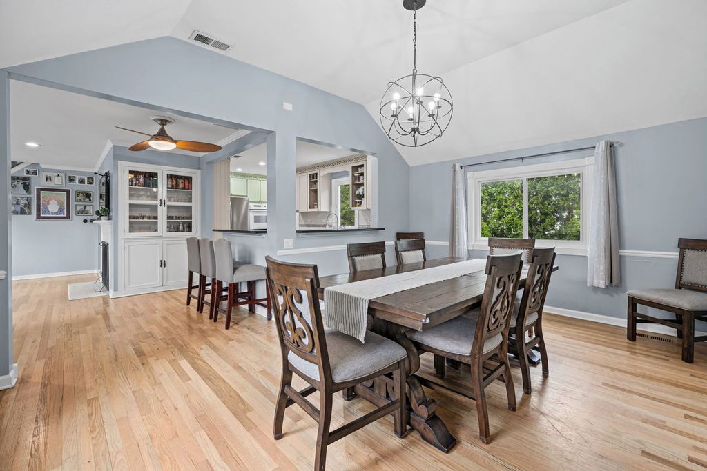 Image 4 of property listing at 1160 Hazel Avenue, Deerfield, IL 60015