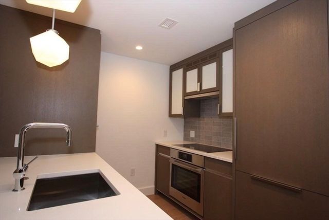 100 Lovejoy Wharf 10M, Boston, MA 02114