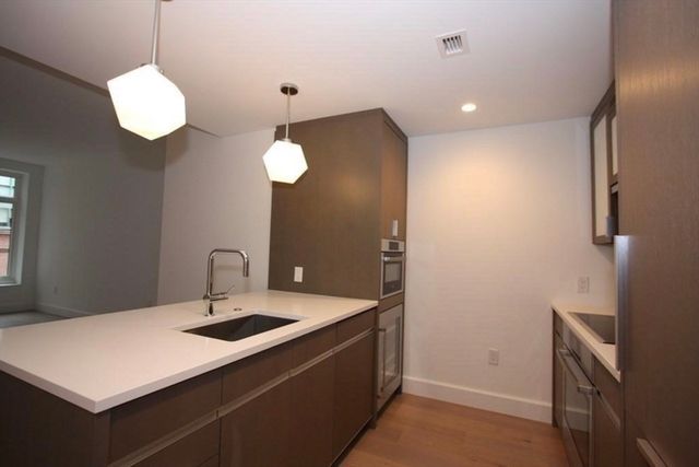 100 Lovejoy Wharf 10M, Boston, MA 02114