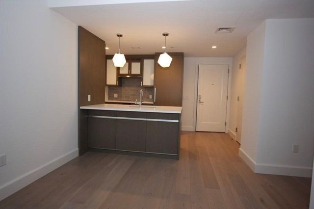100 Lovejoy Wharf 10M, Boston, MA 02114