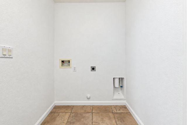1808 Rancho Encantado Court, Modesto, CA 95358