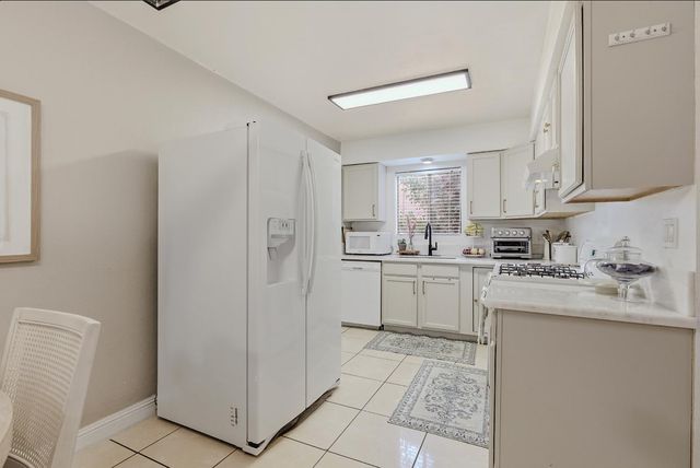 7508 18th St, Sacramento, CA 95822