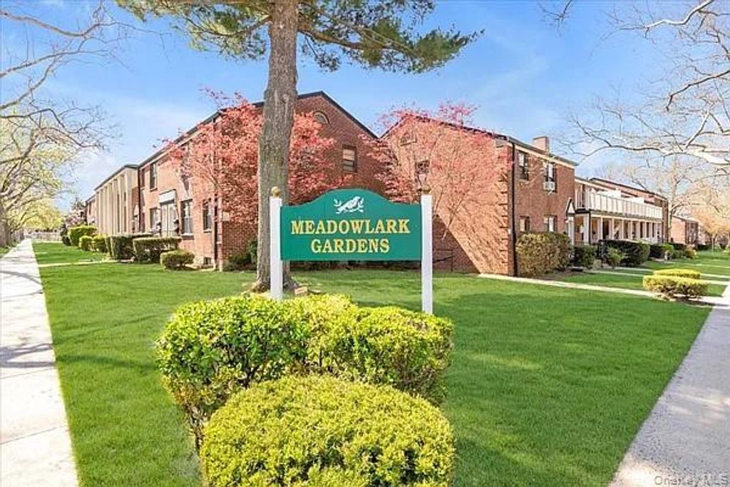 196-11 69th Avenue 2nd fl, Fresh Meadows, NY 11365