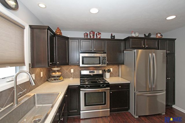 1025 Cyprus Boulevard, Hickman, NE 68372