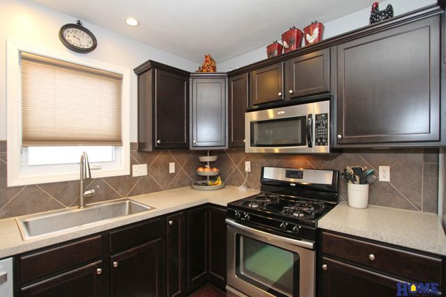 1025 Cyprus Boulevard, Hickman, NE 68372