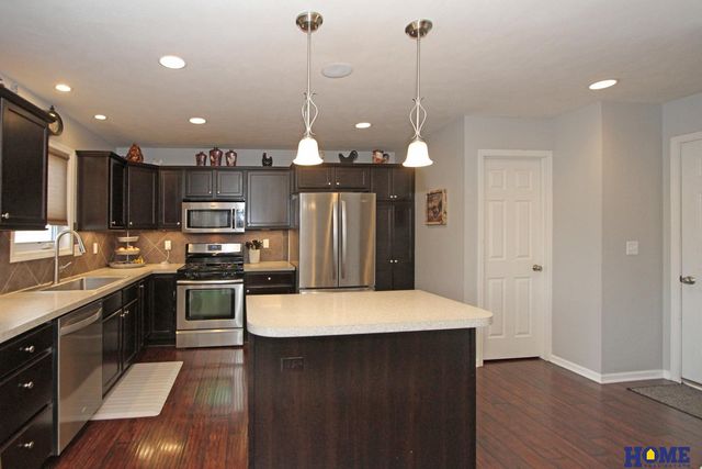 1025 Cyprus Boulevard, Hickman, NE 68372