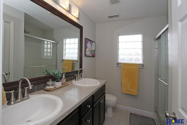 1025 Cyprus Boulevard, Hickman, NE 68372