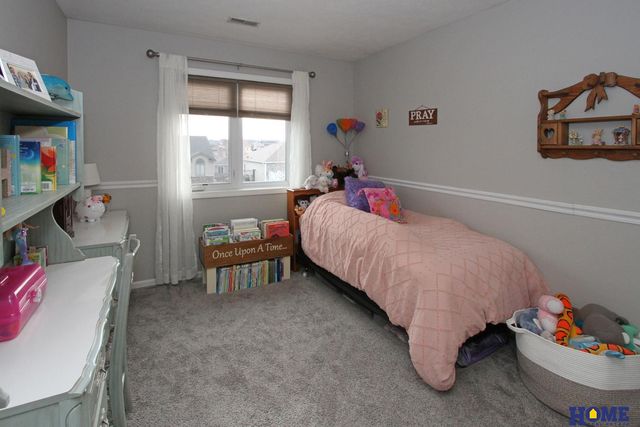 1025 Cyprus Boulevard, Hickman, NE 68372