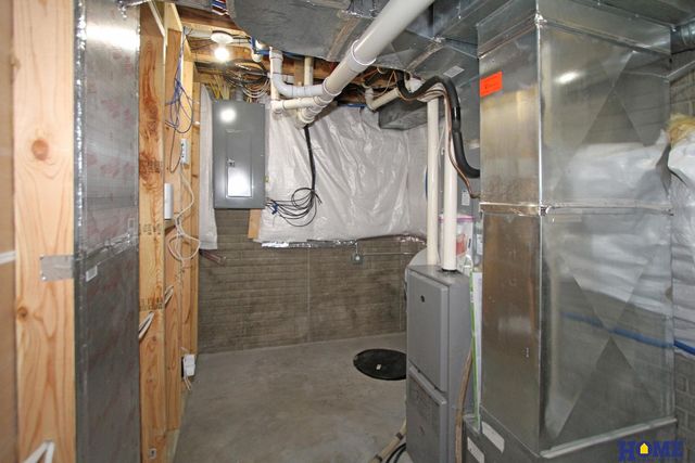 1025 Cyprus Boulevard, Hickman, NE 68372