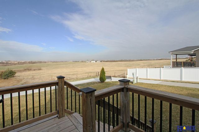 1025 Cyprus Boulevard, Hickman, NE 68372