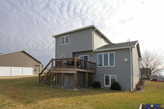 1025 Cyprus Boulevard, Hickman, NE 68372