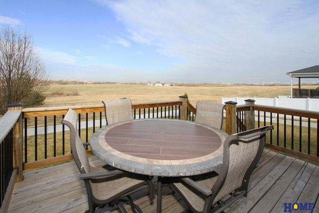 1025 Cyprus Boulevard, Hickman, NE 68372