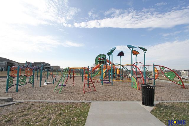 1025 Cyprus Boulevard, Hickman, NE 68372