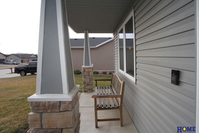 1025 Cyprus Boulevard, Hickman, NE 68372