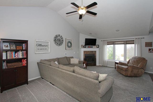 1025 Cyprus Boulevard, Hickman, NE 68372