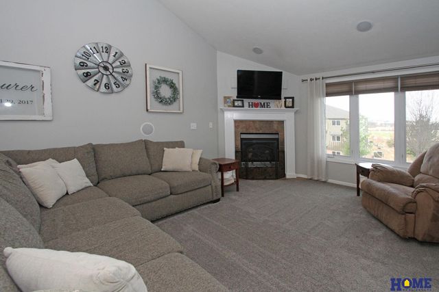 1025 Cyprus Boulevard, Hickman, NE 68372