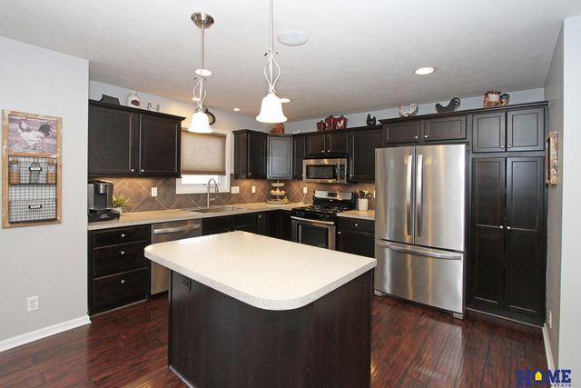 1025 Cyprus Boulevard, Hickman, NE 68372