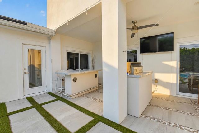 1044 NW 6th Drive, Boca Raton, FL 33486