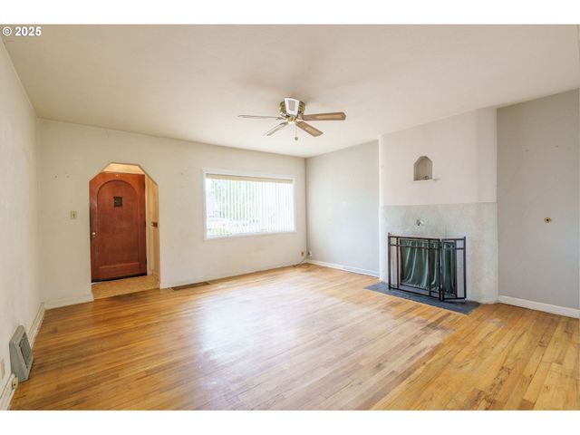 126 Nw 10TH St, Mc Minnville, OR 97128