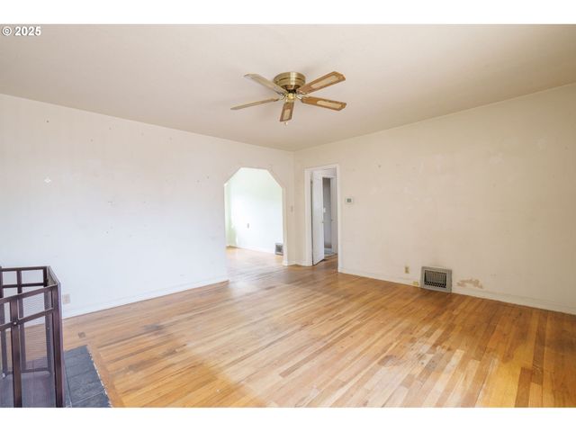126 Nw 10TH St, Mc Minnville, OR 97128
