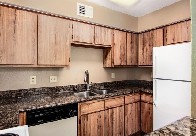 18511 Egret Bay Boulevard 606, Webster, TX 77058