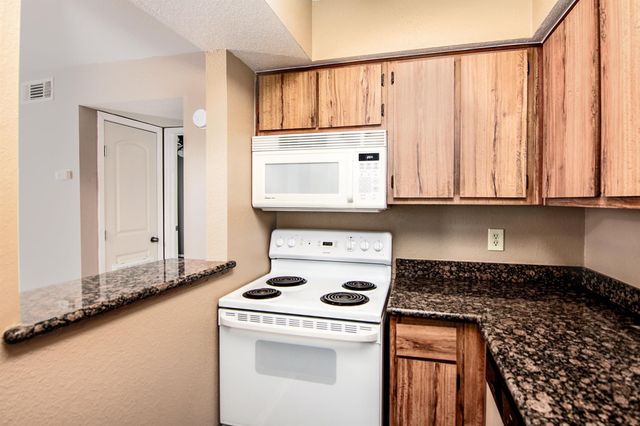 18511 Egret Bay Boulevard 606, Webster, TX 77058