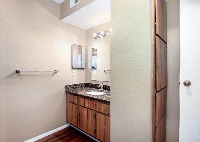 18511 Egret Bay Boulevard 606, Webster, TX 77058