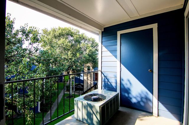 18511 Egret Bay Boulevard 606, Webster, TX 77058