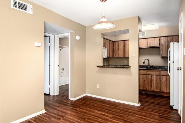 18511 Egret Bay Boulevard 606, Webster, TX 77058