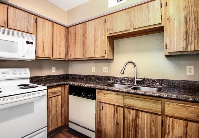 18511 Egret Bay Boulevard 606, Webster, TX 77058