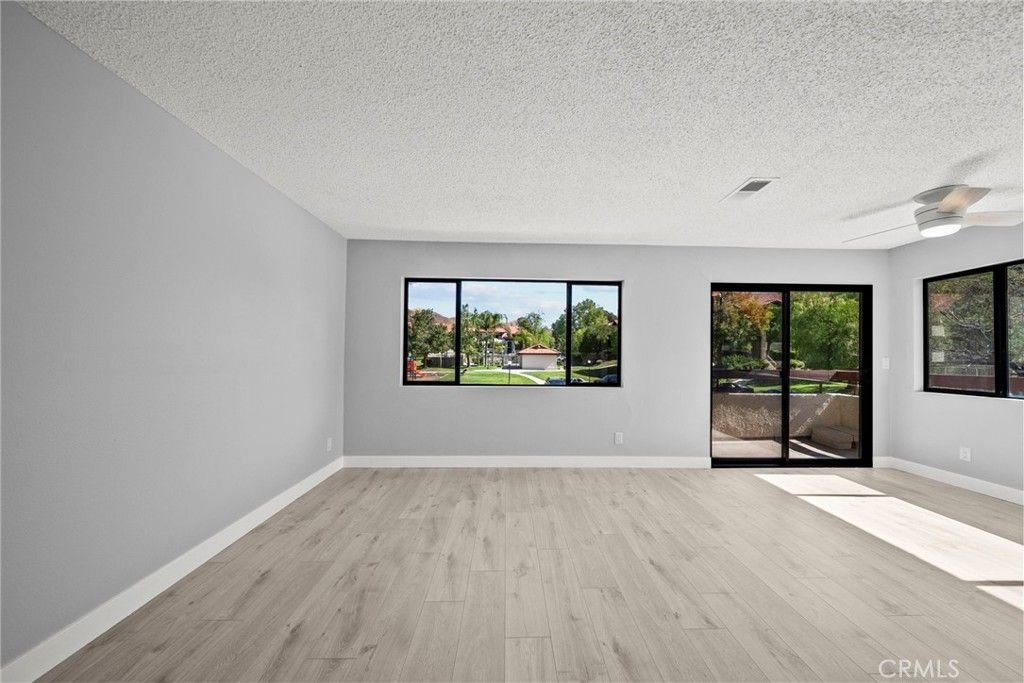 Image 2 of property listing at 27949 Tyler 355, Canyon Country, CA 91387